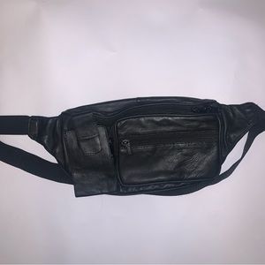 Vintage 90s Leather Fanny Pack sling🖤